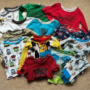 Assortment of Boys Jammies. Size 2T-4T, 12 shirts & 3 pants